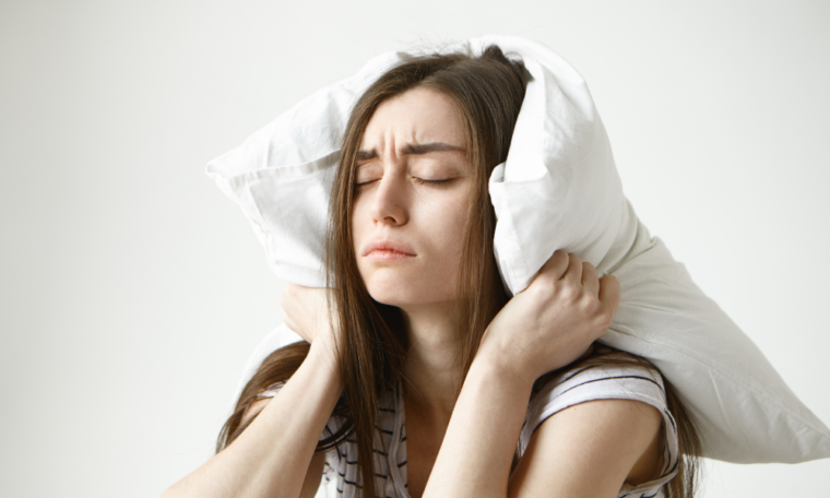 Pensamentos que cansam: como silenciar o barulho dentro da cabeça!